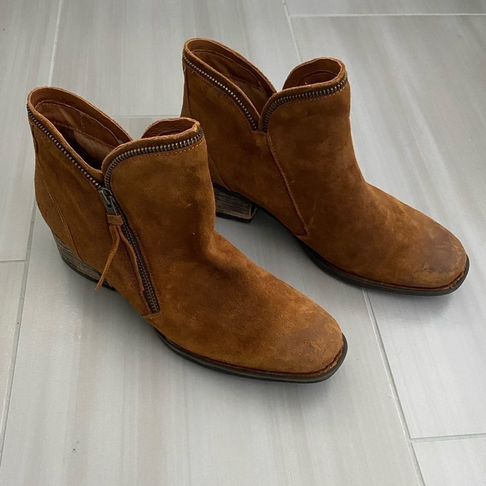 New Born Montoro Distressed Ankle Bootie in Cognac Brown size 10 stacked heel - Picture 1 of 10
